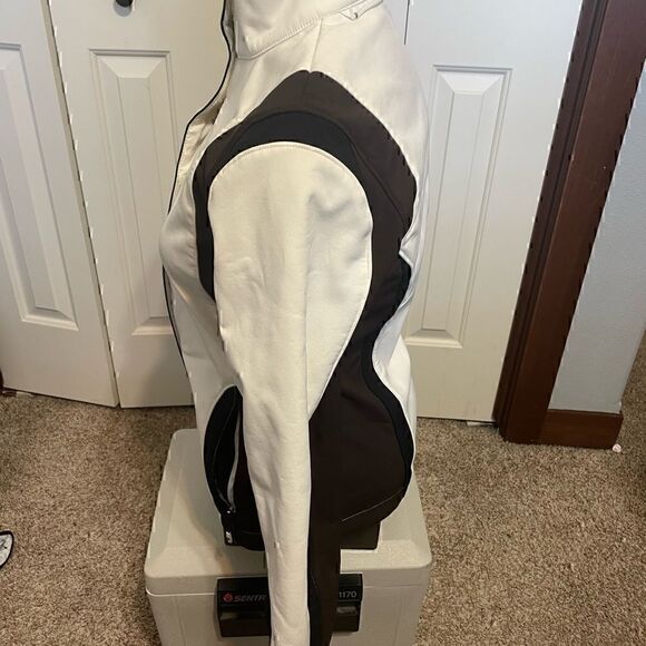 Predator Womens Brown/Ivory Softshell Small Jacket - Picture 2 of 5